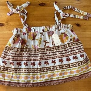 NWT Good Luck Gem Linen blend
Womens Large Pink Floral Ruffle Top